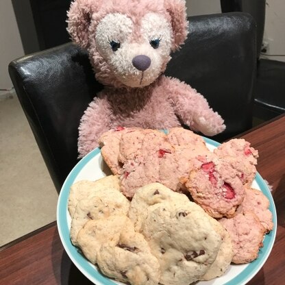 すっごい不格好ですが、とっても美味しくできました！いつもはチョコチップばかり食べたがる息子がチョコチップを食べず苺クッキーのみ食べてました！笑